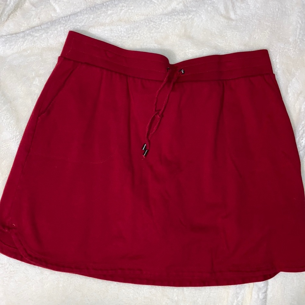Red skort